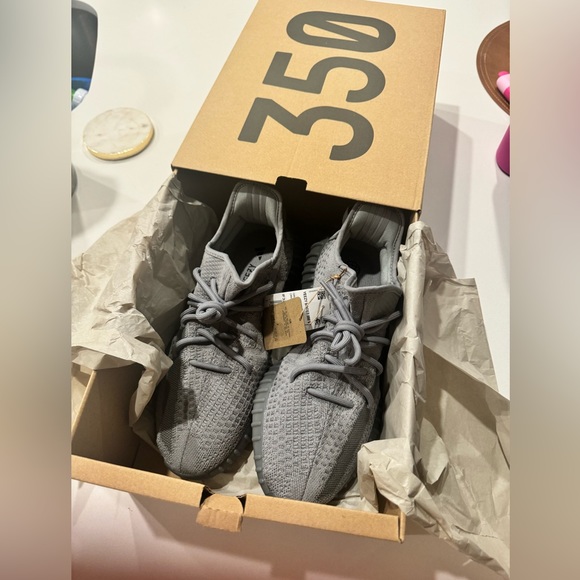 BRAND NIB Yeezy Boost 350 V2 in Steel Grey Sz 9.5 (Yzy by Adidas) - Picture 3 of 16